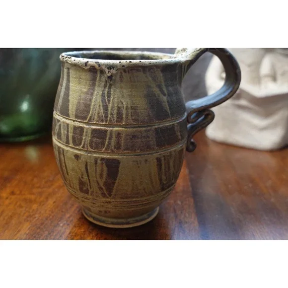 Rare pottery decorative handle high gloss interior mug with artist signature‎